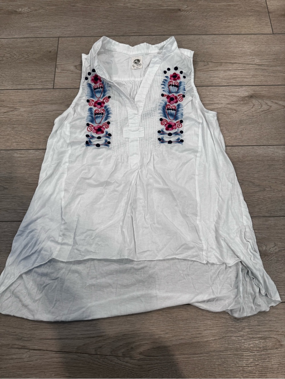 Women’s White Embroidered Sleeveless Tank Top